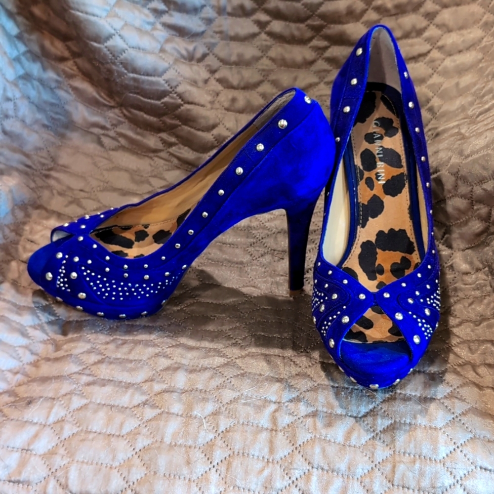 Gently used Gianni Bini 8.5 heeled leather shoe purple with gold studds